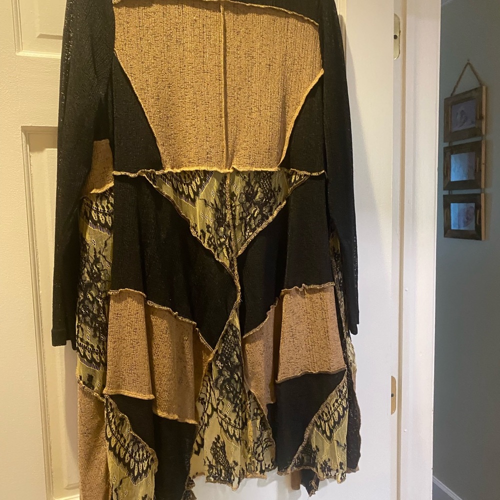 Elegant Black and Tan Women's Cardigan